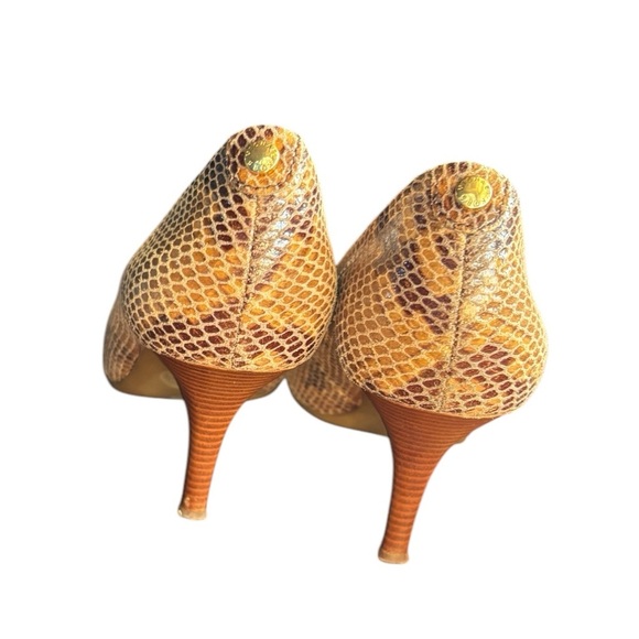 Michael Kors Flex Pumps sz 6.5 Sand Embossed Snakeskin Leather Mid Heels prelove - Picture 6 of 8